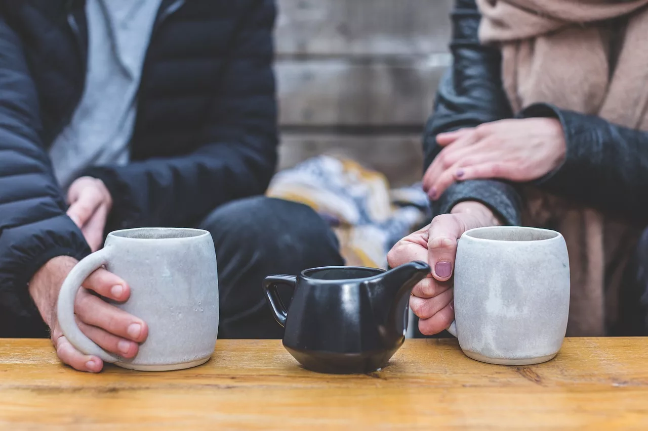 กาแฟดำ กับ ชาเขียว เครื่องดื่มไหนดีต่อสุขภาพมากกว่ากัน? รู้ไว้ก่อนดื่ม